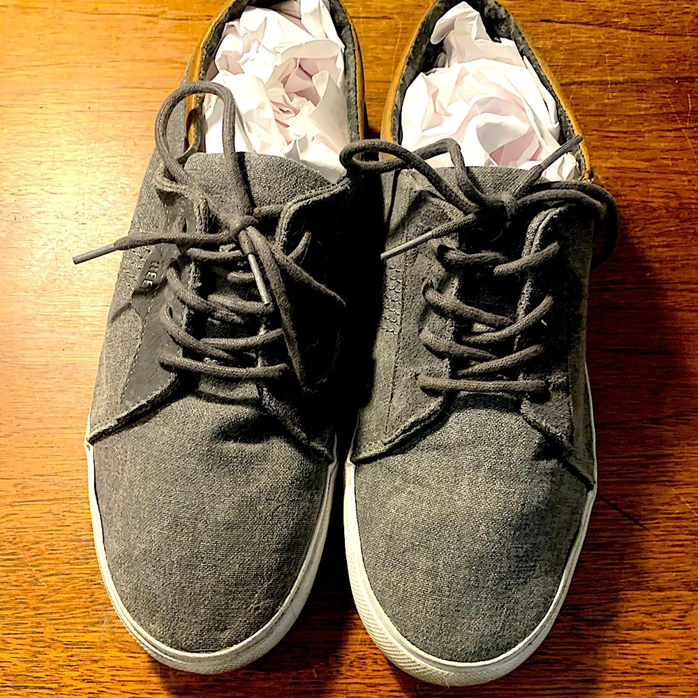 Men’s Reef 9.5US grey canvas boat shoes